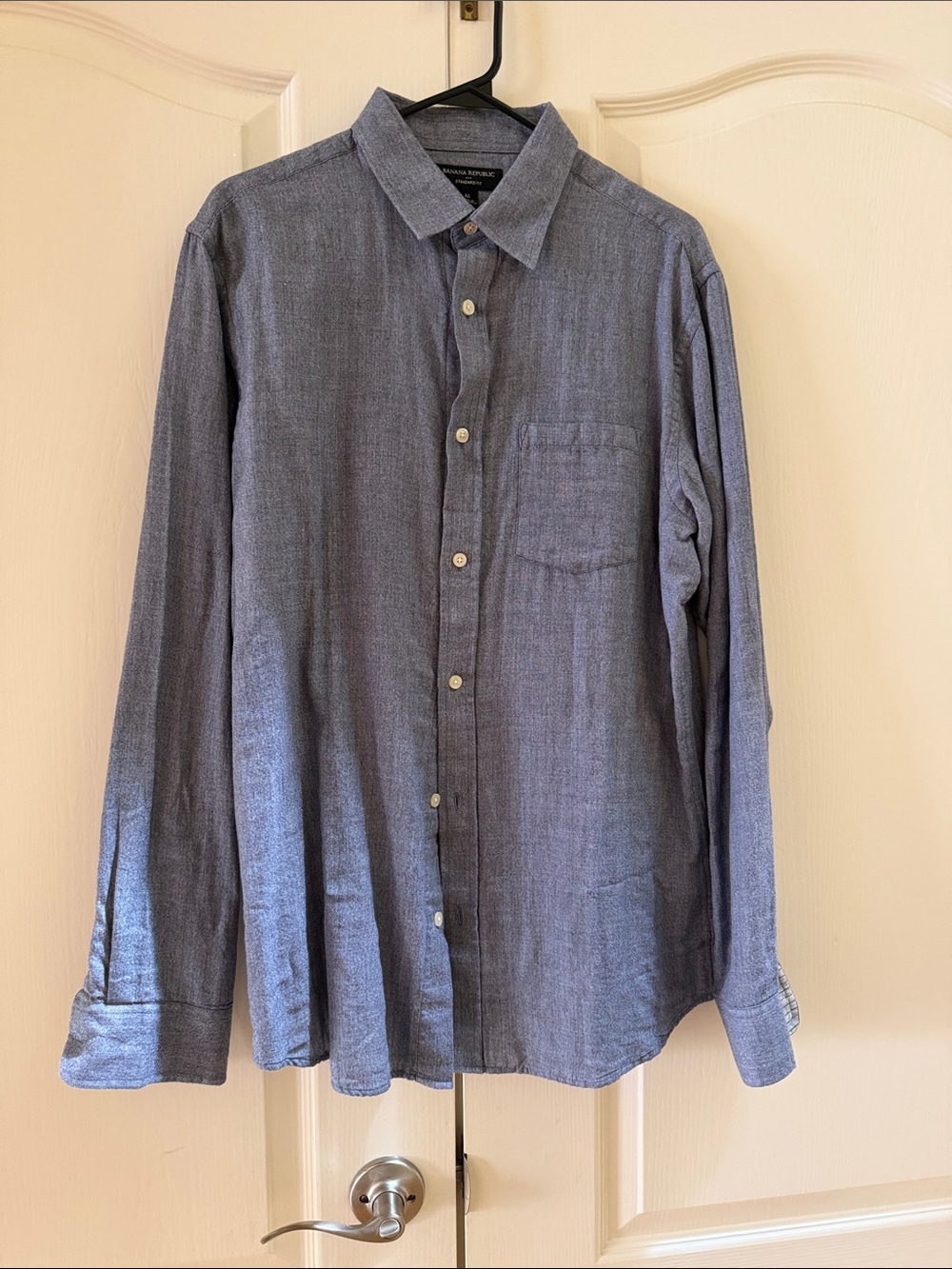 Banana Republic Men's Chambray Blue Casual Button-Down Shirt